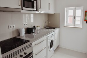 Fridge, microwave, oven, stovetop - Central, quiet and cozy T1 (self check in) (Coimbra)