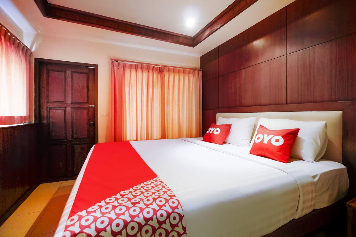 Escritorio, wifi gratis y ropa de cama