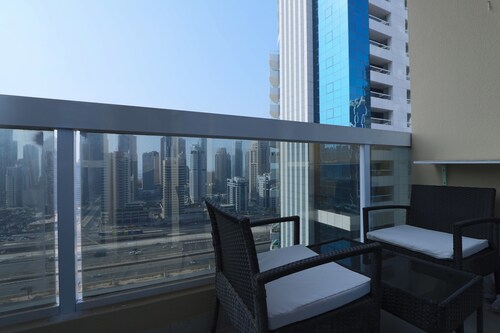 OYO Home 301 2BHK Dubai Gate 1 JLT