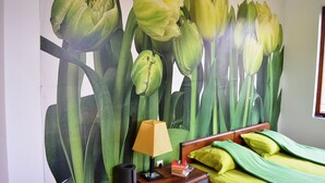 Premium-Apartment, 1 Schlafzimmer, Balkon, Blick auf den Innenhof | 1 Schlafzimmer, kostenloses WLAN, Bettwäsche