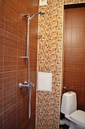 Economy Studio, Balcony | Bathroom | Shower, free toiletries, towels