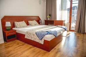 프리미엄 아파트, 침실 2개, 발코니, 시내 전망 | 2 개의 침실, 무료 WiFi, 침대 시트