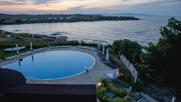 Seasonal outdoor pool - FM Deluxe 2-BDR Apartment with Pool & Sea View in Sun Resort (Tsarevo)