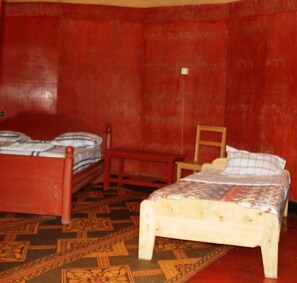Basic Room | 1 bedroom, desk, bed sheets