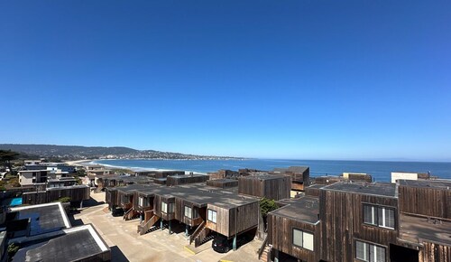 Ocean Harbor 427 - Monterey Condo - Oceanviews