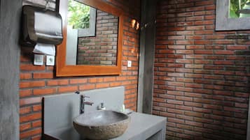 Towels, soap, shampoo, toilet paper