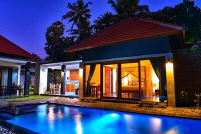 Villa with private pool * free breakfast *