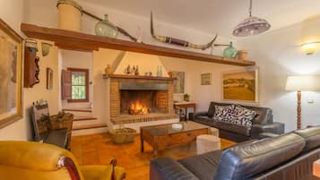 Télévision, cheminée