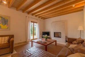 TV, fireplace - Son Pusa I, Villa 5StarsHome Mallorca (Buger)