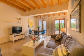 TV, fireplace - Son Ovens, Finca 5StarsHome Mallorca (Buger)