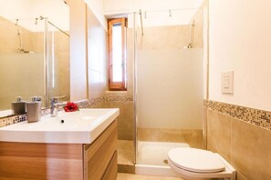 Shower, hair dryer, bidet, towels - Collins Apartments 2 (Castellaneta Marina)