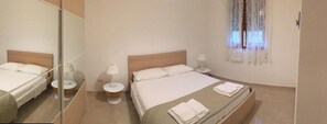 2 bedrooms, iron/ironing board, WiFi, bed sheets - Collins Apartments 2 (Castellaneta Marina)