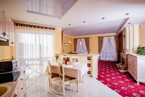 公寓 | 起居区 | 平板电视、玩具