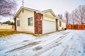 Exterior - Cozy and Stylish Home (Boise)