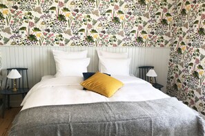 Small Double Room | Ropa de cama hipoalergénica y decoración individual