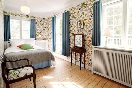 Hypo-allergenic bedding, individually decorated, individually furnished