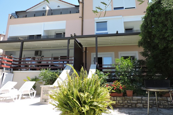 Villa / Sicht auf Meer und dem Pool