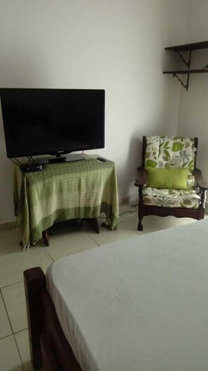 Kamar Double Comfort | Televisi