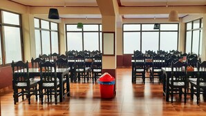 Restaurant - Hotel Pinnacle Range and Restaurant (Pokhara)