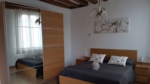 Comfort Quadruple Room, Canal View - Ca' Fondamenta (Venice)