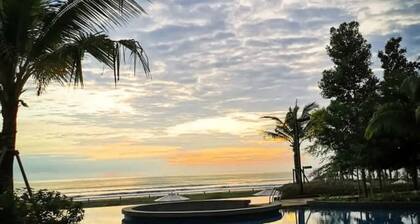 Deluxe Holiday Studio Suite @ Timurbay w/ Seaview