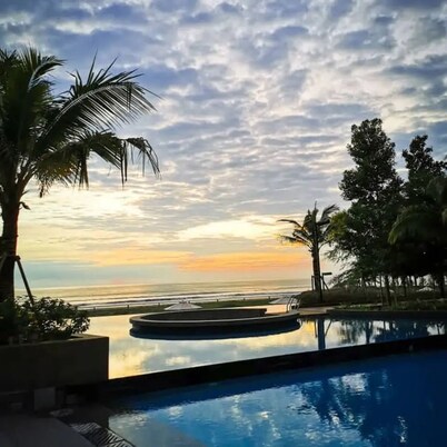 Deluxe Holiday Studio Suite @ Timurbay w/ Seaview