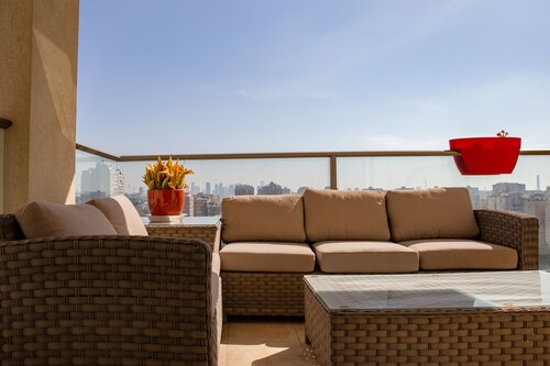 Modern & Stylish 3BR Apt With Balcony