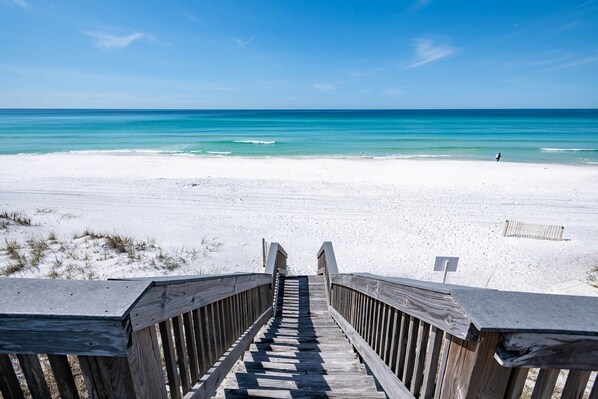 On the beach - "Sea Turtle Cottage"~Gulf Front~Private Beach Access~Beach Gear~Fire Pit~Gated (Santa Rosa Beach)
