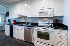 Coffee/tea maker, fridge, microwave, oven - 30% Off~"Sea Turtle Cottage"~Gulf Front~Private Beach Access/Gear~Gated S/D (Santa Rosa Beach)