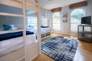 5 Schlafzimmer, Bügeleisen/Bügelbrett, Reisekinderbett, kostenloses WLAN