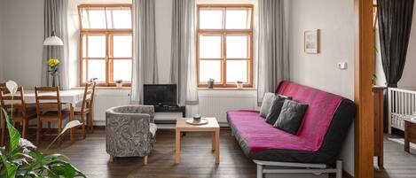 City Apartment | Living area | 30-cm flat-screen TV with cable channels, TV