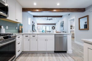 Coffee/tea maker, fridge, microwave, oven - 30% Off~"Cottage 62"~Walk to Beach/Seaside~Beach Gear & Access~CharmingLuxe! (Santa Rosa Beach)