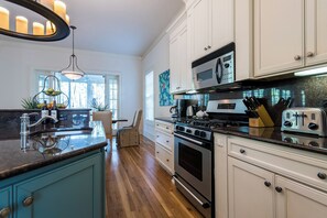 Coffee/tea maker, fridge, microwave, oven - 30% Off~"Far Niente"~WaterColor~Lake View~Resort Amenities~Beach Club, Gear (Watercolor)