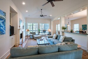 TV, DVD player, books, stereo - FLASH Sale~"Far Niente"~Lake View~Resort Amenities~Beach Club Access~Beach (Watercolor)