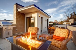 Outdoor dining - Stealing Home | Downtown Asheville Condo with Private Rooftop (Asheville)