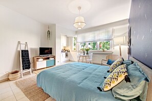 1 habitación, tabla de planchar con plancha, wifi y ropa de cama