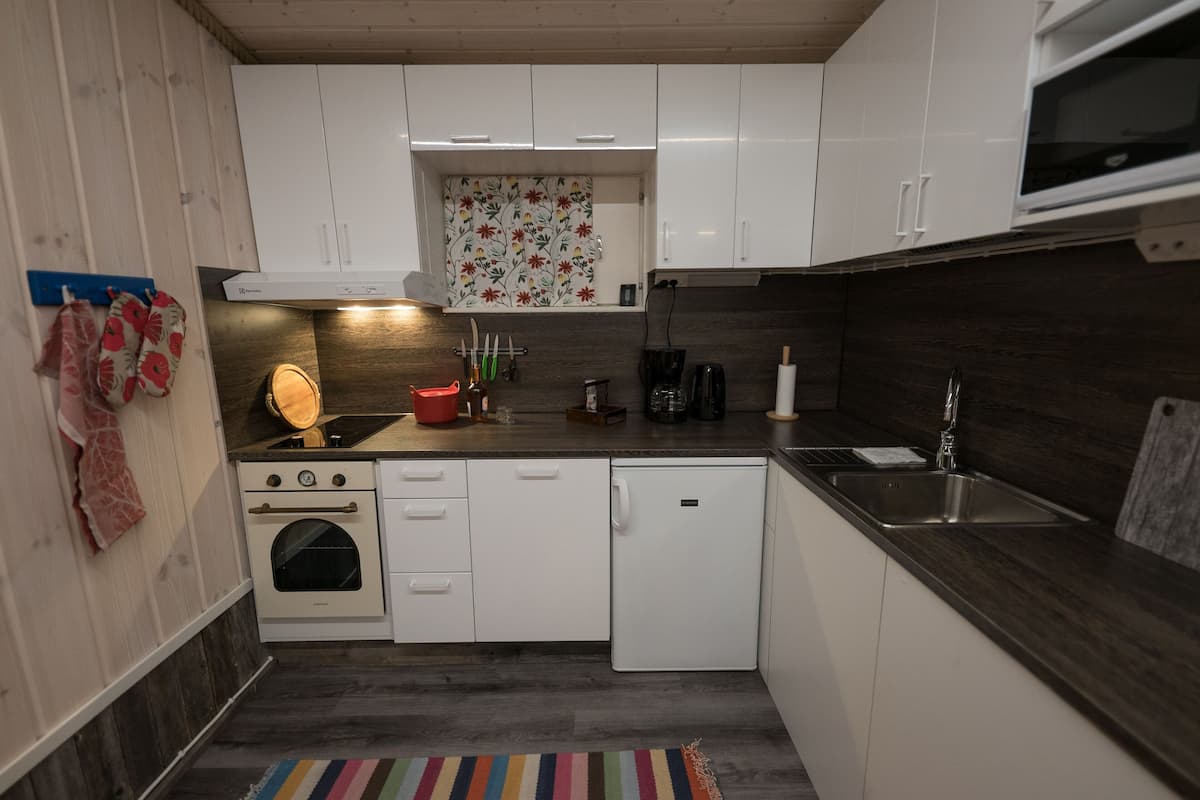 basic cottage | private kitchen