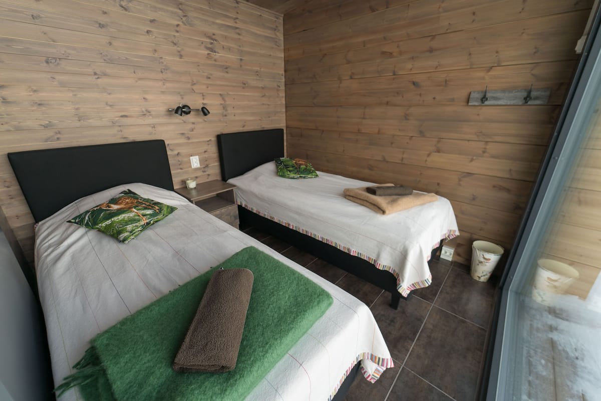 deluxe cabin (taiga) | 3 bedrooms, free wifi, bed sheets