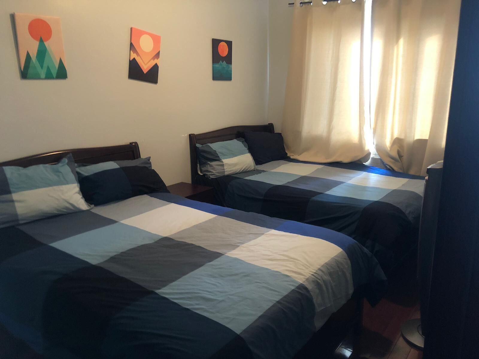 SUNLIGHT 2 BR/ 2 BATH IN 24 HOUR NEIGHBORHOOD 15 MIN TO MIDTOWN