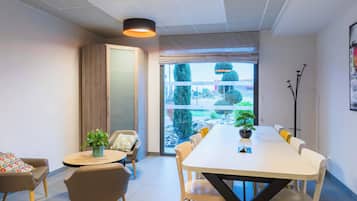 Coin salon dans le hall