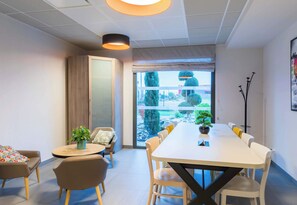 Coin salon dans le hall
