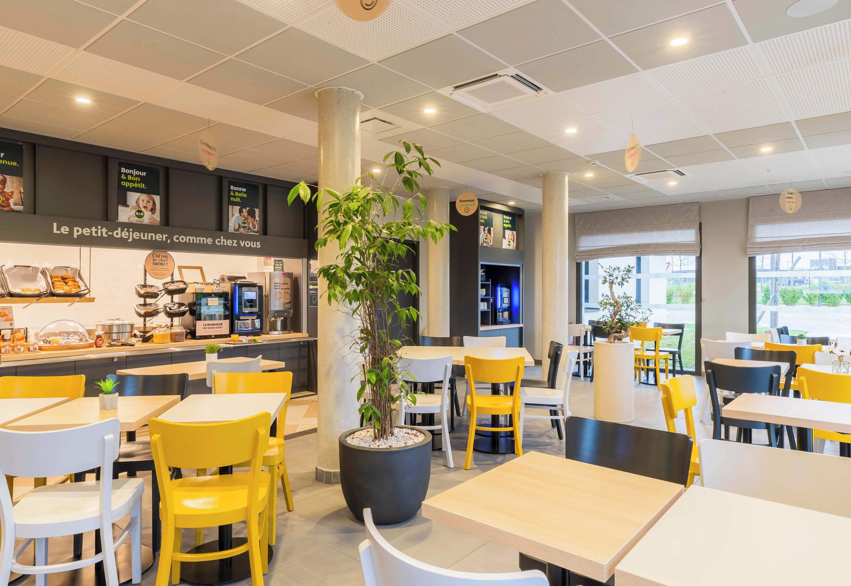 Photo - B&B HOTEL Troyes Magasins d'usine