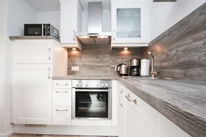 Fridge, microwave, oven, stovetop - Stylish apartment with high comfort (Greetsiel)