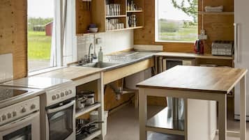 Stovetop, coffee/tea maker, cookware/dishes/utensils