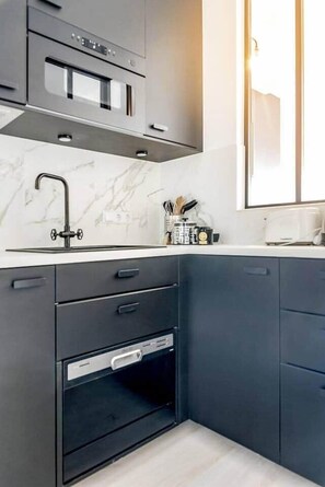 Fridge, microwave, dishwasher, cookware/dishes/utensils - Studio 5* super central, air-conditioned balcony with view (Luxembourg)