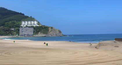 BEKOABADEN (XBI33), einen Schritt von San Juan de Gaztelugatxe entfernt