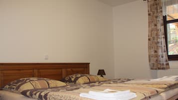 1 bedroom, blackout drapes, free WiFi, bed sheets