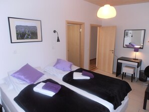 Standaard Twin kamer, privébadkamer | Een bureau, verduisterende gordijnen, gratis wifi, beddengoed