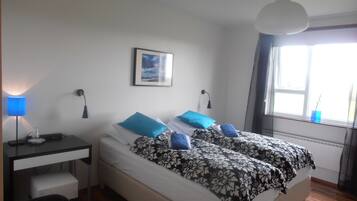 Quarto duplo standard, banheiro compartilhado | Escrivaninha, cortinas blackout, Wi-Fi de cortesia, roupa de cama