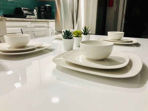 Lake & Pool View 1 Mile From Universal